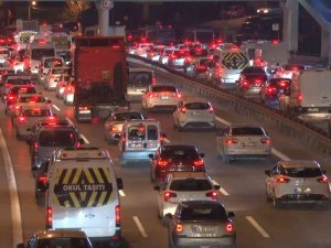 İ̇stanbul’da İlk İş Gününde Trafik Yüzde 60’ı Gördü