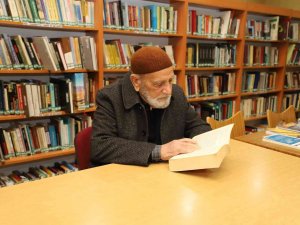 88’lik Şehmuz Dede Kütüphaneden Çıkmıyor