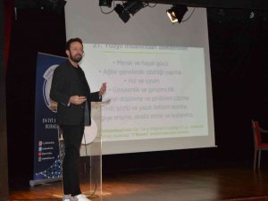 Serkan Can Zengin İ̇stanbul Üniversitesi’nde Öğrencilerle Buluştu