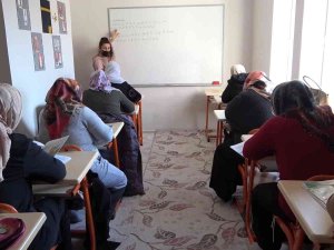 “Okumanın Yaşı Yoktur” Diyerek Yola Çıkan Örnek Kadınlar