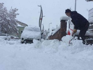 Bingöl’de Kar Esareti, 175 Köy Yolu Ulaşıma Kapandı