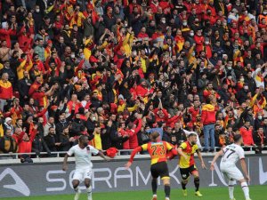 Göztepe’de Taraftarlarından Kötü Gidişata Tepki