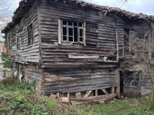 Alaplı’da Tehlikeli Ahşap Evler İçin Yıkım Kararı Çıktı