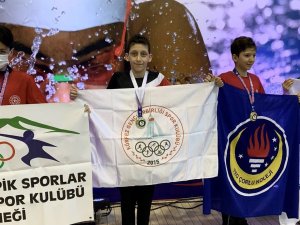 Körfezli Yüzücüler Madalya İle Döndü