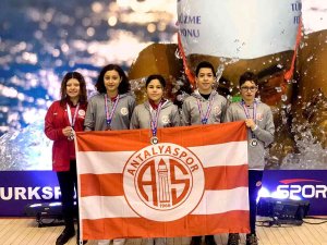 Antalyasporlu Yüzücülerden 5 Madalya