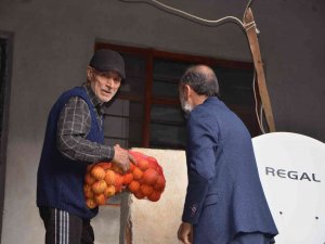 Köylülere Narenciye Dağıtıldı