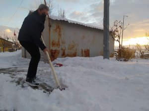 Başkale’de 77 Yerleşim Yerinin Yolu Kapanandı Okullar Tatil Edildi