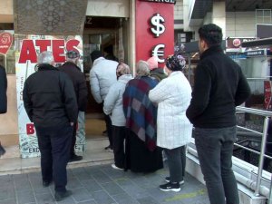 Dolar Düştü, Vatandaşlar Döviz Bürolarına Koştu