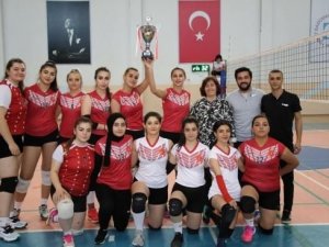 Nevü Kadın Voleybol Takımı 1. Lig’e Yükseldi