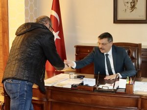 Kaybolan Cüzdanı Vatandaşlar Buldu, Çorum Valisi Sahibine Ulaştırılması İçin Seferber Oldu