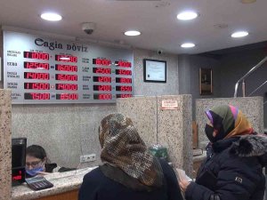 Dövizdeki Ani Düşüş Kocaeli’deki Döviz Bürolarını Boş Bıraktı