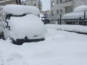 Karlıova’da Araçlar Kara Gömüldü