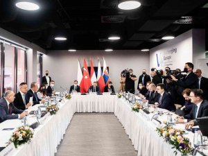 Dışişleri Bakanı Çavuşoğlu Vişegrad Grubu + Türkiye Dışişleri Bakanlığı Toplantısına Katıldı