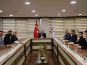 Başkan Özlü, Eğitim İşini Sıkı Tutuyor