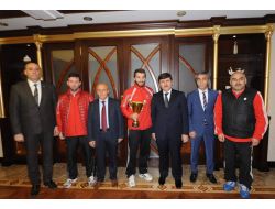 Vali Öz, Milli Sporcu Yahya Alemdağ’ı Kabul Etti