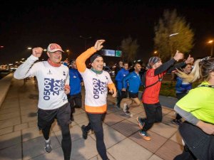 İ̇zmirliler En Uzun Gecede Koştu