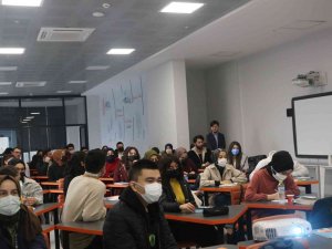 Düzce Üniversitesi Öğrenci Topluluklarına Eğitim Verdi