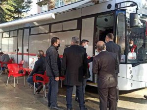 Öğrencilerin Duyarlı Davetine Koşan Veliler, Kan Vermek İçin Yarışa Girdi