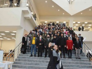 Rektör Savaş Öğrencilerle Buluştu