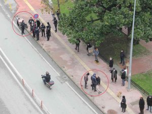 Motosikletli Kuryenin Yayaya Çarptığı Kaza Kamerada