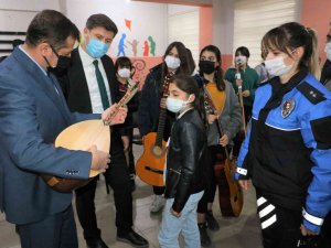 Cizre Polisi Öğrencilere Müzik Kursu Açtı