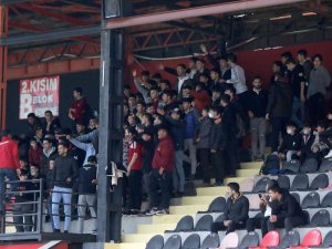Eski Futbolcusundan Turgutluspor’a Bilet Desteği
