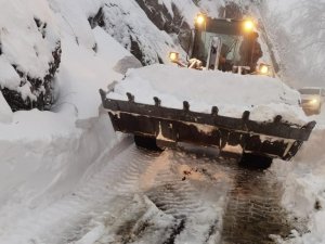 Karda Mahsur Kalan 3 Gsm Operatörü Personeli Kurtarıldı