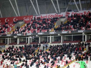 Sivassporlu Taraftarlar Rizespor Maçına İlgi Göstermedi