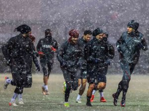 Trabzonspor Kar Altında Çalıştı