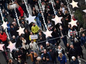 İ̇ngiltere’de Günlük Vaka Sayısı İlk Kez 100 Bini Aştı