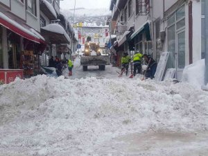 Küre’de Ekiplerin Yoğun Kar Mesaisi