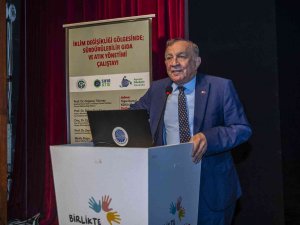 Akay: "Tüketen Toplumlar Üreten Toplumların Atık Deposu Haline Geldi"