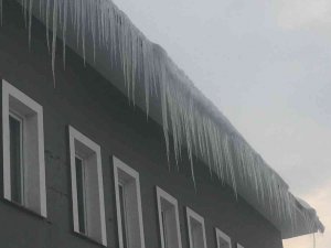 Karlıova’da Kar Yağışı Durdu, Hava Sıcaklığı Eksi 20’e Düştü