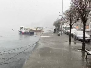 Sarıyer’de Lapa Lapa Kar Yağdı