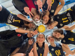 Belediye Kız Voleybol Takımı’nın Başarısı