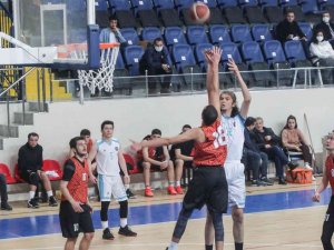 İ̇lk Yarıyı Lider Tamamladı