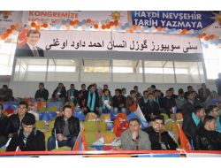 Başbakan Davutoğlu'nu Osmanlıca Pankart İle Karşıladılar