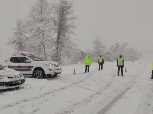 Kastamonu’da Sahil Bölgesinde Kar Yağışı Etkisini Sürdürüyor