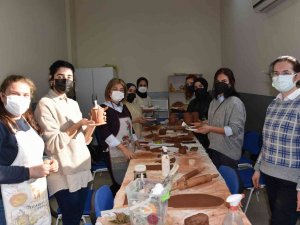 Üniversiteli Öğrenciler Kendi Seramik Eserlerini Yaptı