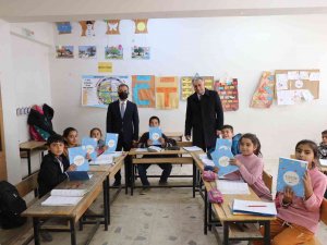 Milli Eğitim Öğrencilere Yardımcı Kaynak Kitap Desteği Verdi