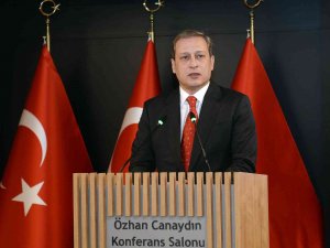 Burak Elmas: "Popüler Olma, Dönemsel Olarak Alkışlanma Niyetimiz Yok"