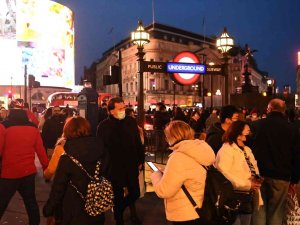 İ̇ngiltere’de Covid-19 Salgının Başından Bu Yana En Yüksek Günlük Vaka