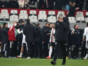 Önder Karaveli, Gözyaşlarını Tutamadı