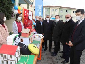 Evlerindeki Geri Dönüşüm Atıklarını Okula Getiren Öğrenciler Harçlıklarını Çıkarıyor
