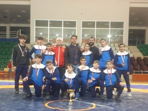 Asp Güreşçileri Madalyaları Topladı