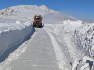 Sınır Hattında Kar Kalınlığı 3 Metreyi Buldu