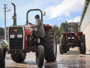 Çocukluğunda Hayal Edip Çizdiği Yerli Traktörü Üretip Afrika Ülkelerine İhraç Ediyor