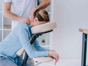 ’’Masabaşında Pozisyon Değiştirmeden Çalışmak Kas-iskelet Hastalığını Tetikler’’