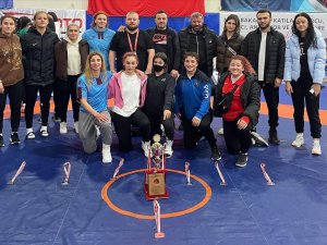 Trabzonlu Bayan Güreşçiler Tekirdağ’dan Madalya İle Dönüyor
