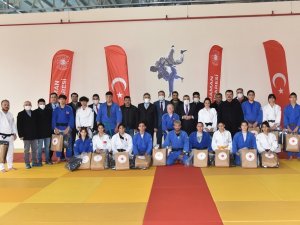 Karaman’da Judoculara Malzeme Yardımı